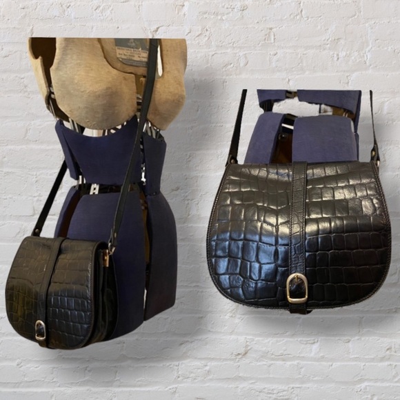VINTAGE Black Italian Leather Crocodile Flap Closure Long Strap Saddle Bag Purse - Picture 1 of 7